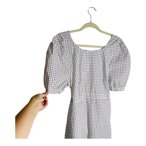 Baum und Pferdgarten
Adalane Puff-Sleeve Dress - Picture 6 of 9